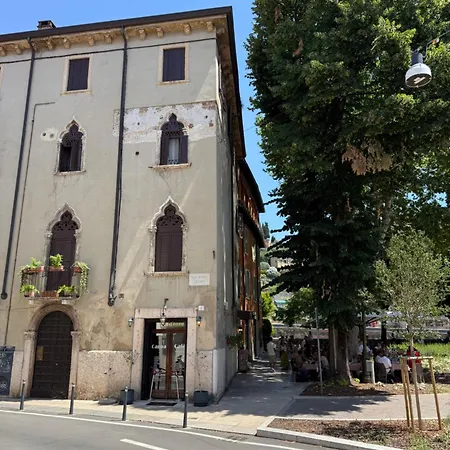 Ponte Pietra Centro * ורונה